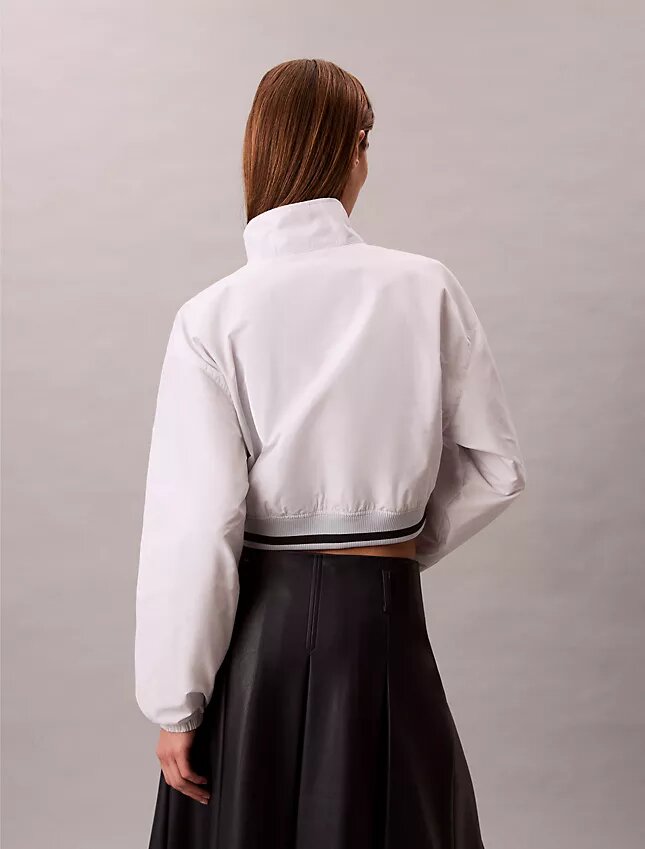 Tkana, krótka bluza dresowa o luźnym kroju Tkana, krótka bluza dresowa o luźnym kroju