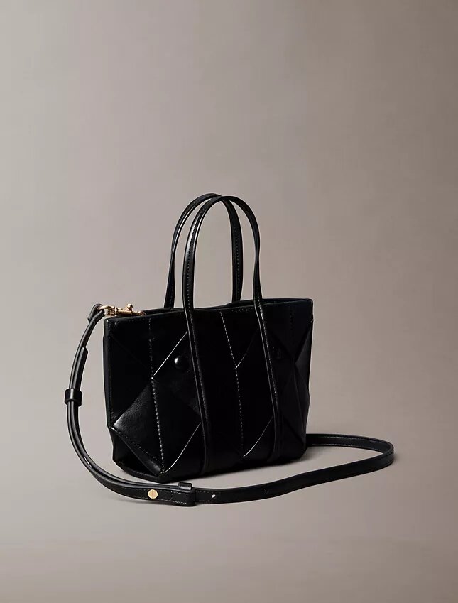 Tkana mini torba typu crossbody Tkana mini torba typu crossbody