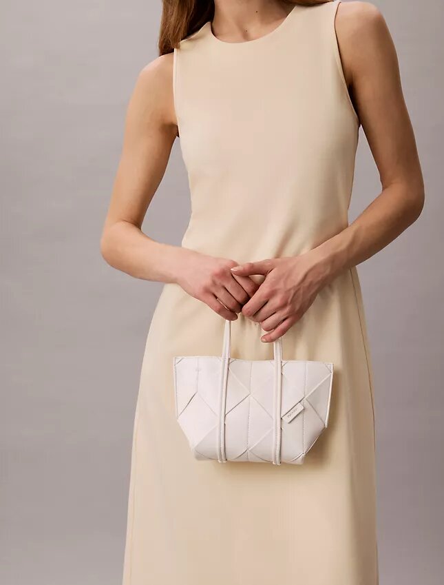 Tkana mini torba typu crossbody Tkana mini torba typu crossbody