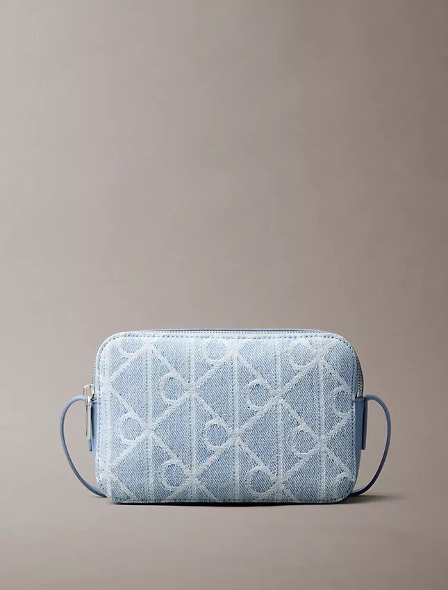 Torba na aparat Denim z logo na całej powierzchni Torba na aparat Denim z logo na całej powierzchni