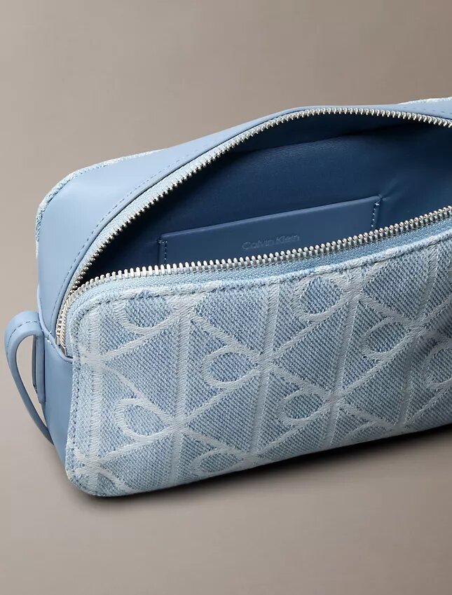 Torba na aparat Denim z logo na całej powierzchni Torba na aparat Denim z logo na całej powierzchni