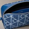 Torba na aparat Denim z logo na całej powierzchni Torba na aparat Denim z logo na całej powierzchni