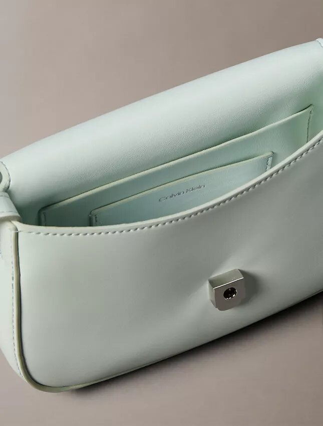 Torba na aparat z klapką z monogramem Torba na aparat z klapką z monogramem