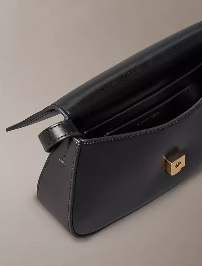 Torba na aparat z klapką z monogramem Torba na aparat z klapką z monogramem