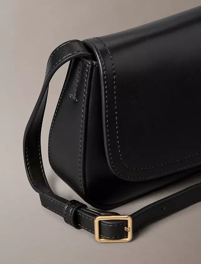 Torba na aparat z klapką z monogramem Torba na aparat z klapką z monogramem