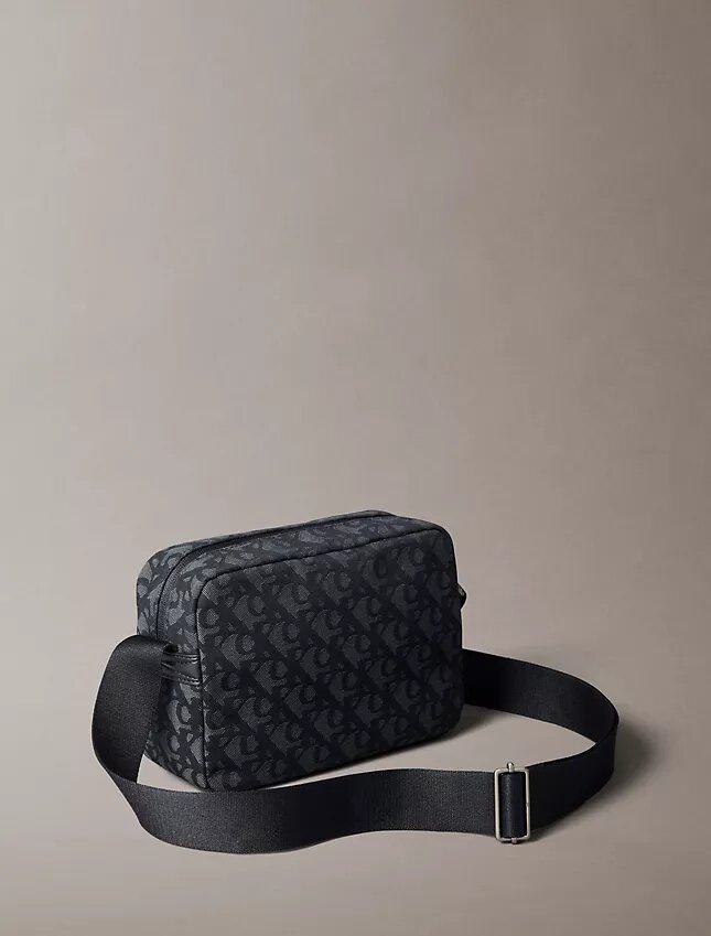 Torba na aparat z nadrukiem Monogram na całej powierzchni Torba na aparat z nadrukiem Monogram na całej powierzchni