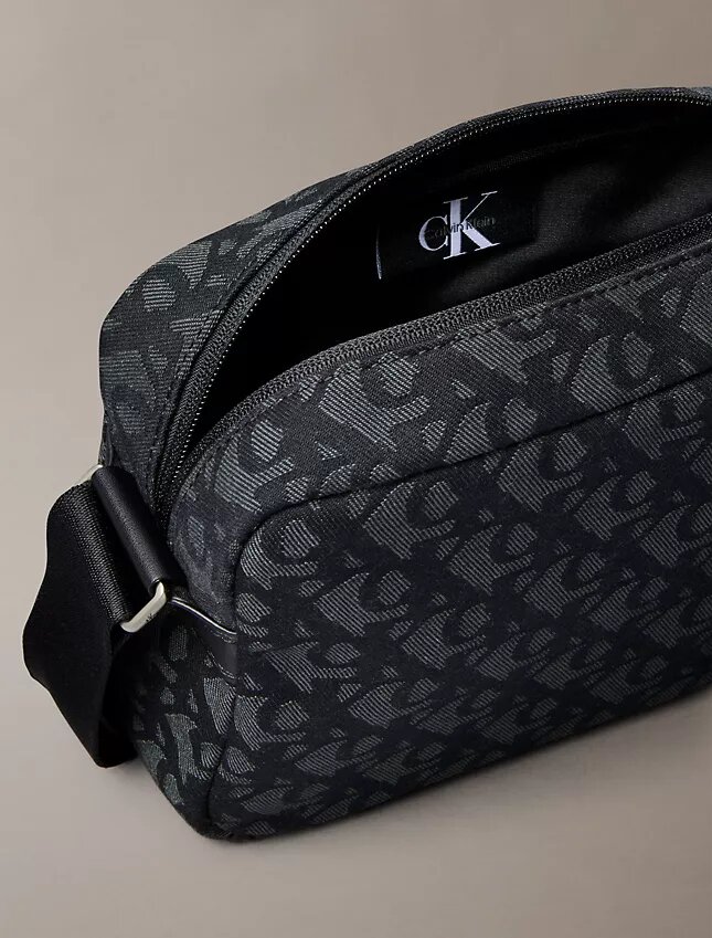 Torba na aparat z nadrukiem Monogram na całej powierzchni Torba na aparat z nadrukiem Monogram na całej powierzchni