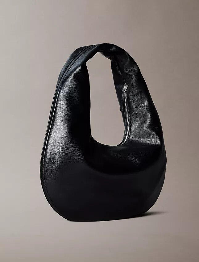 Torba na ramię w kształcie półksiężyca z fakturą „pebble grain” Torba na ramię w kształcie półksiężyca z fakturą „pebble grain”