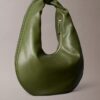 Torba na ramię w kształcie półksiężyca z fakturą „pebble grain” Torba na ramię w kształcie półksiężyca z fakturą „pebble grain”