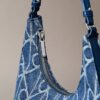 Torba na ramię z Denim z logo na całej powierzchni Torba na ramię z Denim z logo na całej powierzchni