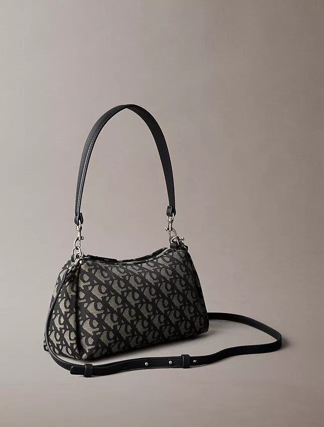 Torba na ramię z plisowanym logo Monogram Torba na ramię z plisowanym logo Monogram