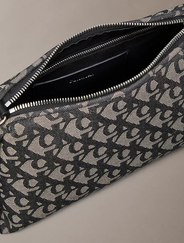 Torba na ramię z plisowanym logo Monogram Torba na ramię z plisowanym logo Monogram