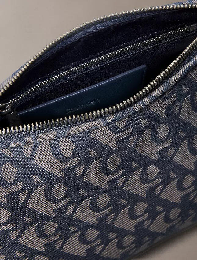 Torba na ramię z plisowanym logo Monogram Torba na ramię z plisowanym logo Monogram