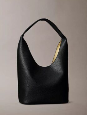 Torba o luźnym kształcie z fakturą „pebble grain” Torba o luźnym kształcie z fakturą „pebble grain”