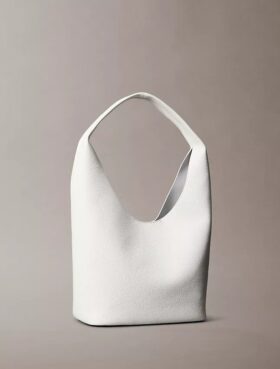 Torba o luźnym kształcie z fakturą „pebble grain”
