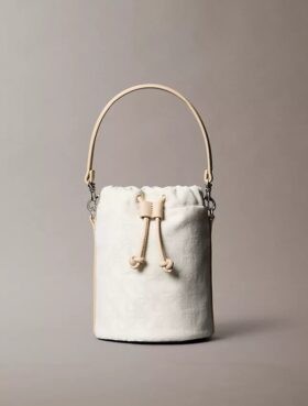Torba typu bucket z nadrukiem Monogramu na całej powierzchni Torba typu bucket z nadrukiem Monogramu na całej powierzchni
