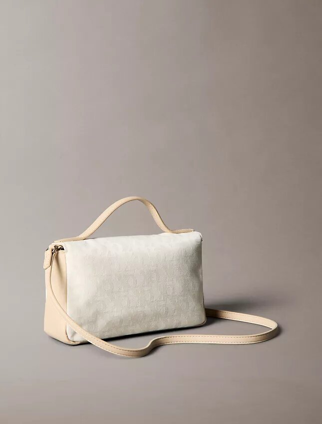 Torebka crossbody z klapką i Monogramem na całej powierzchni Torebka crossbody z klapką i Monogramem na całej powierzchni