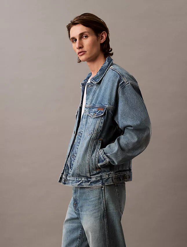 Trucker Jacket w stylu dżinsowym z lat 90. Trucker Jacket w stylu dżinsowym z lat 90.