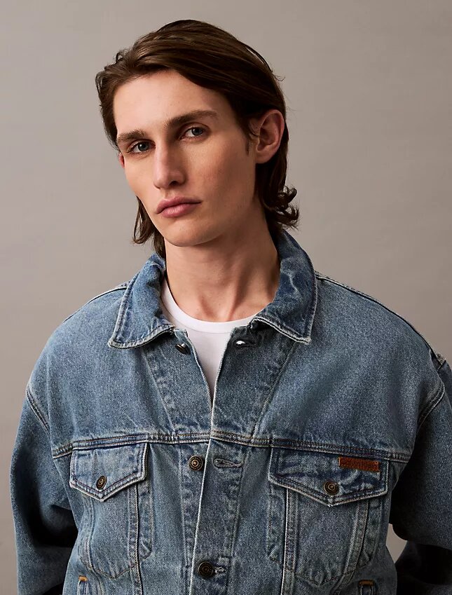Trucker Jacket w stylu dżinsowym z lat 90. Trucker Jacket w stylu dżinsowym z lat 90.