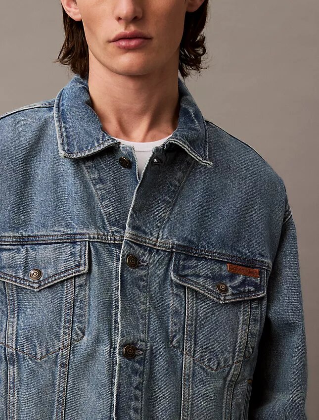 Trucker Jacket w stylu dżinsowym z lat 90. Trucker Jacket w stylu dżinsowym z lat 90.