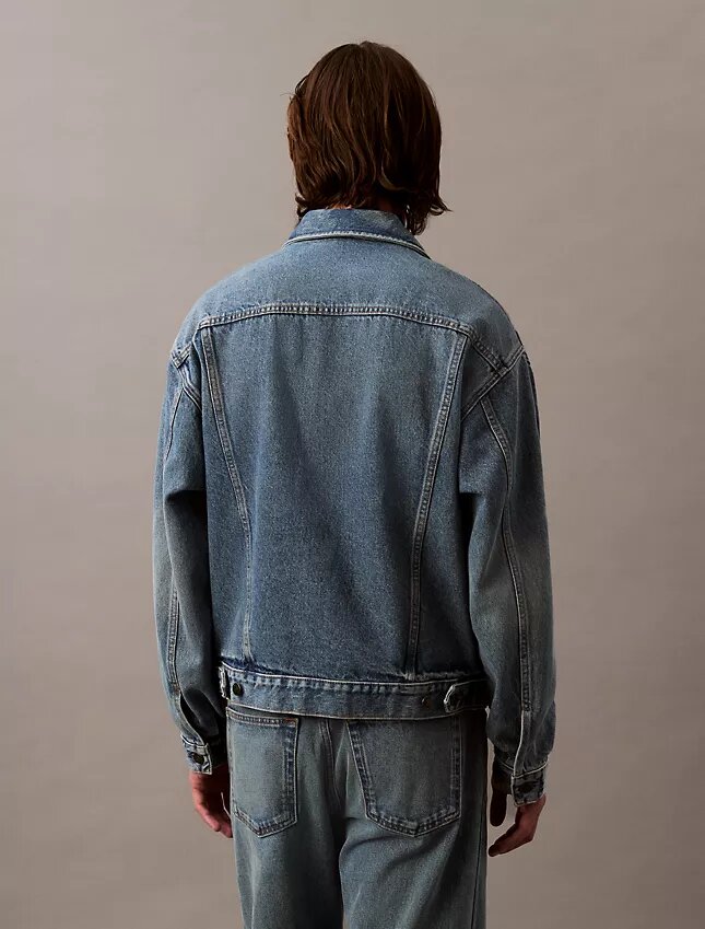 Trucker Jacket w stylu dżinsowym z lat 90. Trucker Jacket w stylu dżinsowym z lat 90.