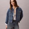 Trucker Jacket w stylu lat 90. Trucker Jacket w stylu lat 90.