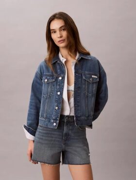 Trucker Jacket w stylu lat 90. Trucker Jacket w stylu lat 90.