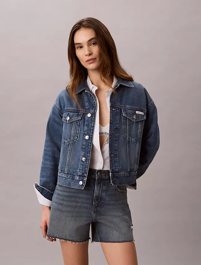 Trucker Jacket w stylu lat 90. Trucker Jacket w stylu lat 90.