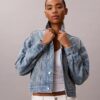 Trucker Jacket w stylu lat 90. Trucker Jacket w stylu lat 90.