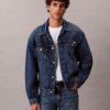 Trucker Jacket w stylu lat 90. Trucker Jacket w stylu lat 90.