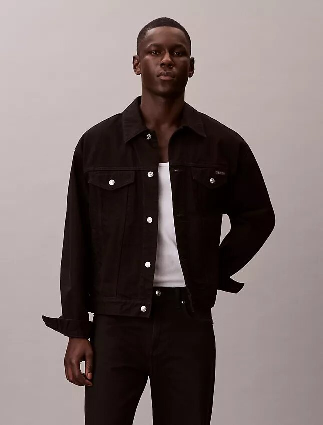 Trucker Jacket w stylu lat 90. Trucker Jacket w stylu lat 90.