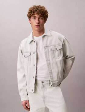 Trucker Jacket w stylu lat 90. Trucker Jacket w stylu lat 90.