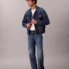 Trucker Jacket w stylu lat 90. Trucker Jacket w stylu lat 90.
