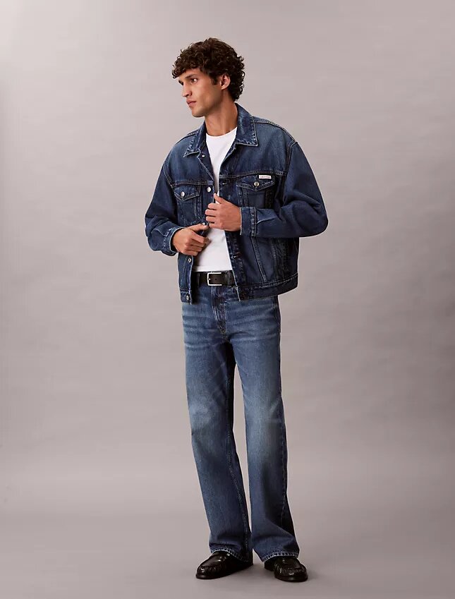 Trucker Jacket w stylu lat 90. Trucker Jacket w stylu lat 90.