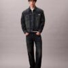 Trucker Jacket w stylu lat 90. Trucker Jacket w stylu lat 90.