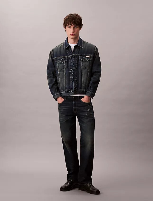 Trucker Jacket w stylu lat 90. Trucker Jacket w stylu lat 90.