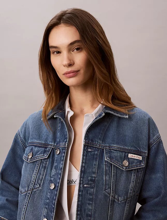 Trucker Jacket w stylu lat 90. Trucker Jacket w stylu lat 90.