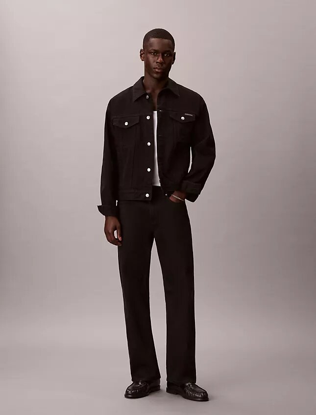 Trucker Jacket w stylu lat 90. Trucker Jacket w stylu lat 90.
