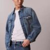 Trucker Jacket w stylu lat 90. Trucker Jacket w stylu lat 90.