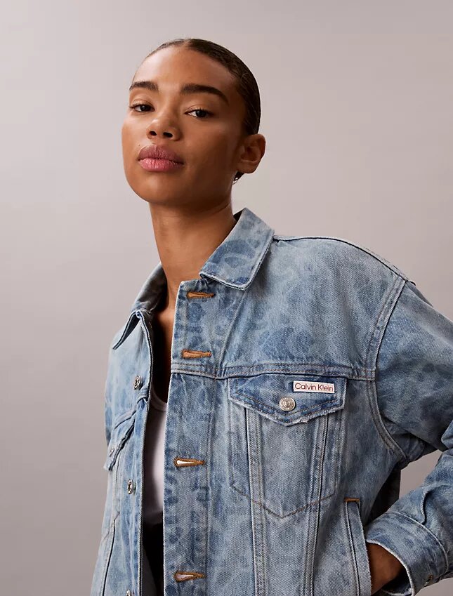 Trucker Jacket w stylu lat 90. Trucker Jacket w stylu lat 90.