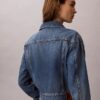 Trucker Jacket w stylu lat 90. Trucker Jacket w stylu lat 90.