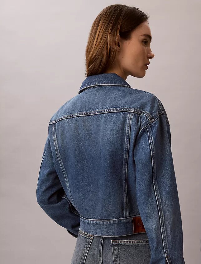 Trucker Jacket w stylu lat 90. Trucker Jacket w stylu lat 90.