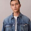 Trucker Jacket w stylu lat 90. Trucker Jacket w stylu lat 90.