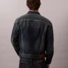 Trucker Jacket w stylu lat 90. Trucker Jacket w stylu lat 90.