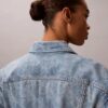 Trucker Jacket w stylu lat 90. Trucker Jacket w stylu lat 90.