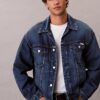 Trucker Jacket w stylu lat 90. Trucker Jacket w stylu lat 90.