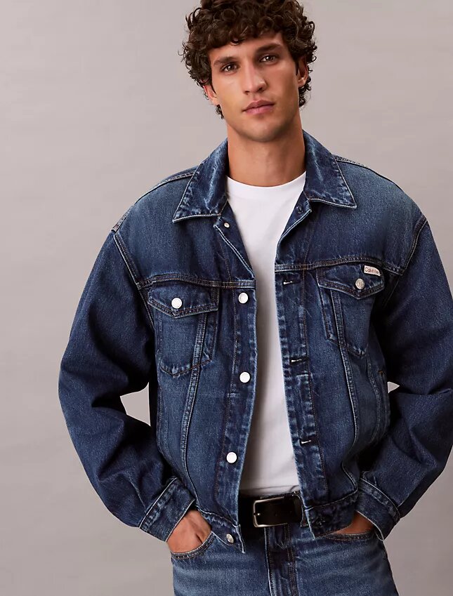 Trucker Jacket w stylu lat 90. Trucker Jacket w stylu lat 90.