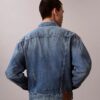Trucker Jacket w stylu lat 90. Trucker Jacket w stylu lat 90.