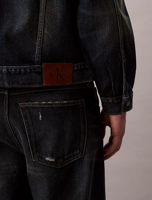 Trucker Jacket w stylu lat 90. Trucker Jacket w stylu lat 90.