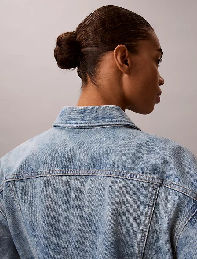 Trucker Jacket w stylu lat 90. Trucker Jacket w stylu lat 90.